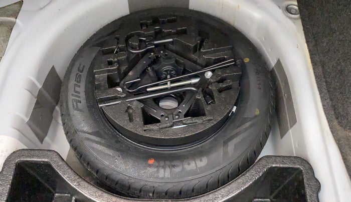 2017 Skoda Rapid STYLE 1.6 MPI, Petrol, Manual, 60,139 km, Spare Tyre