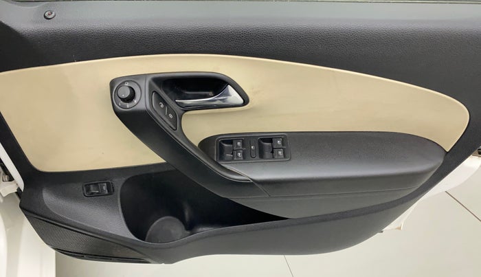 2017 Skoda Rapid STYLE 1.6 MPI, Petrol, Manual, 60,139 km, Driver Side Door Panels Control