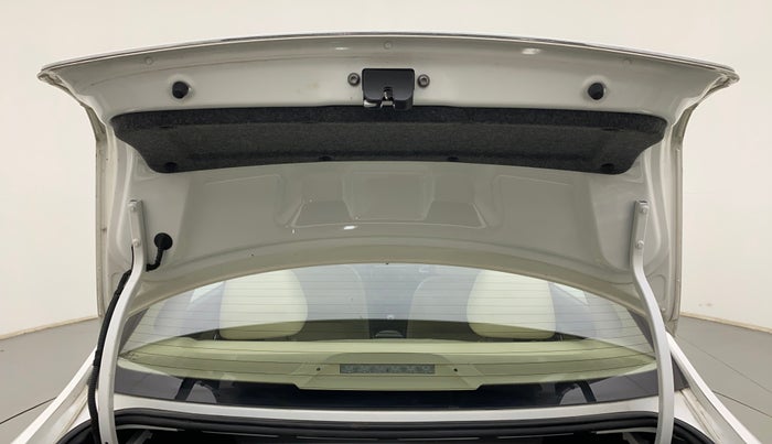 2017 Skoda Rapid STYLE 1.6 MPI, Petrol, Manual, 60,139 km, Boot Door Open