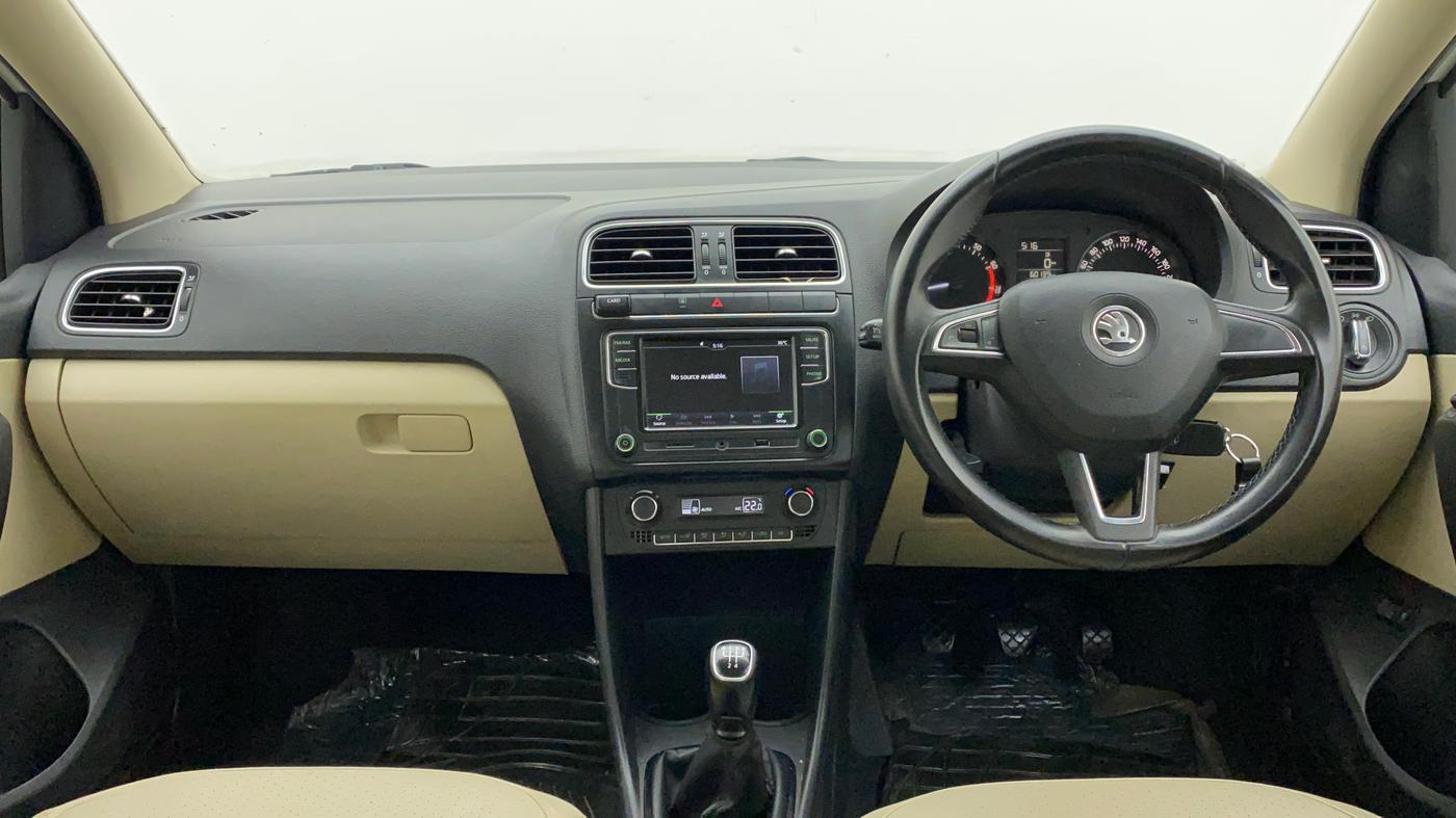 2017 Skoda Rapid STYLE 1.6 MPI, Petrol, Manual, 60,139 km, Dashboard