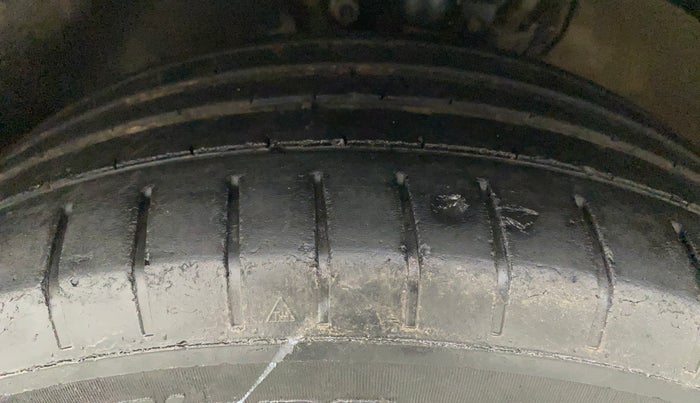 2017 Skoda Rapid STYLE 1.6 MPI, Petrol, Manual, 60,139 km, Left Front Tyre Tread