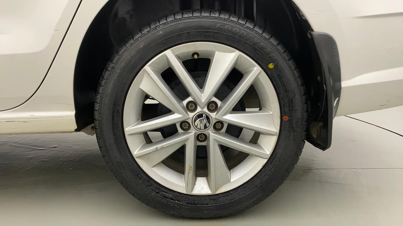 2017 Skoda Rapid STYLE 1.6 MPI, Petrol, Manual, 60,139 km, Left Rear Wheel