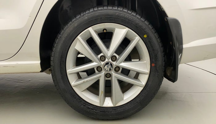 2017 Skoda Rapid STYLE 1.6 MPI, Petrol, Manual, 60,139 km, Left Rear Wheel