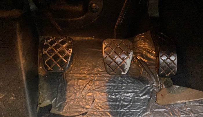 2017 Skoda Rapid STYLE 1.6 MPI, Petrol, Manual, 60,139 km, Pedals