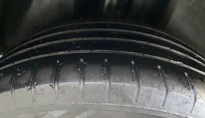 2017 Skoda Rapid STYLE 1.6 MPI, Petrol, Manual, 60,139 km, Right Rear Tyre Tread