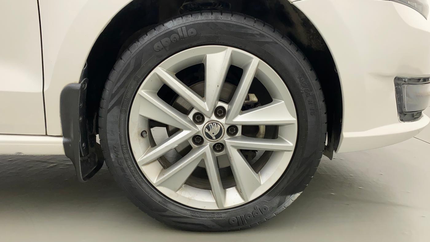 2017 Skoda Rapid STYLE 1.6 MPI, Petrol, Manual, 60,139 km, Right Front Wheel