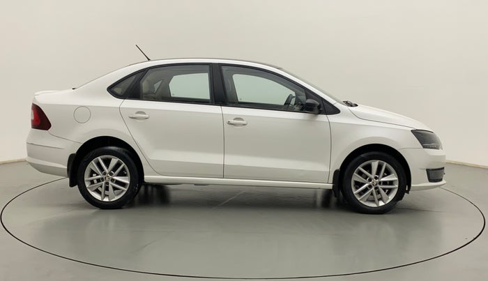 2017 Skoda Rapid STYLE 1.6 MPI, Petrol, Manual, 60,139 km, Right Side View
