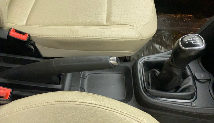 2017 Skoda Rapid STYLE 1.6 MPI, Petrol, Manual, 60,139 km, Gear Lever