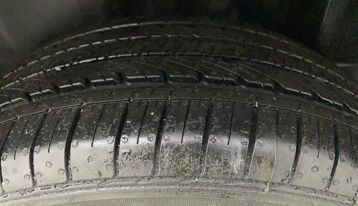 2017 Skoda Rapid STYLE 1.6 MPI, Petrol, Manual, 60,139 km, Left Rear Tyre Tread