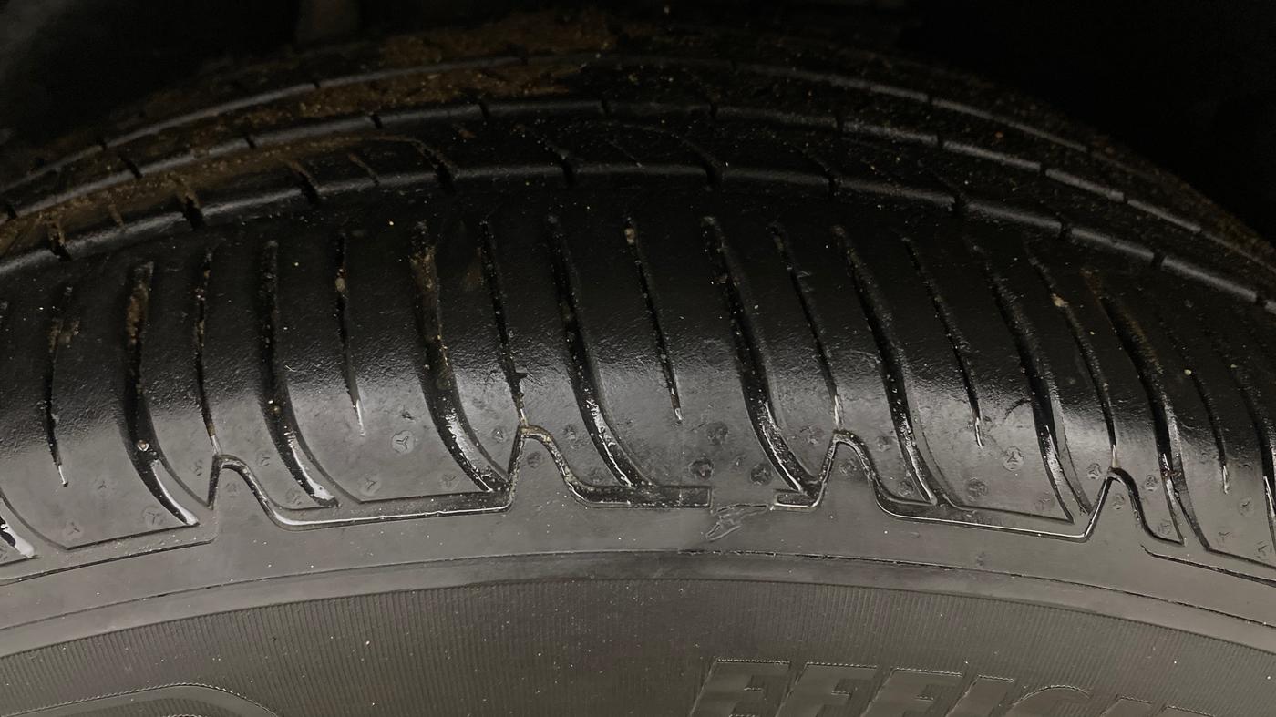 2021 Landrover Range Rover Evoque SE R-DYNAMIC 2.0 PETROL, Petrol, Automatic, 15,313 km, Left Front Tyre Tread
