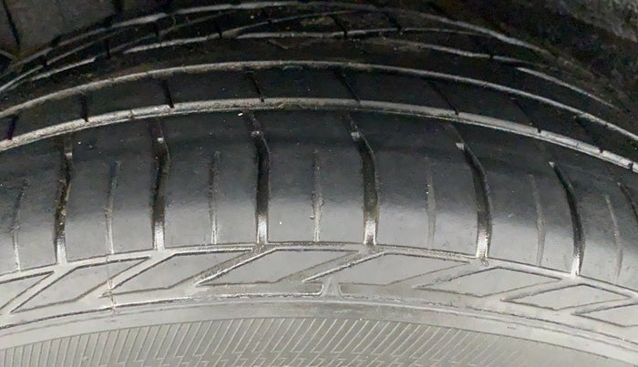 2019 Tata NEXON XZA PLUS PETROL, Petrol, Automatic, 33,978 km, Right Rear Tyre Tread