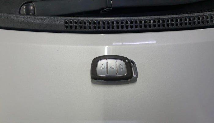 2016 Hyundai Grand i10 ASTA (O) 1.2 KAPPA VTVT, Petrol, Manual, 72,602 km, Key Close Up