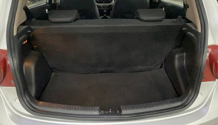 2016 Hyundai Grand i10 ASTA (O) 1.2 KAPPA VTVT, Petrol, Manual, 72,602 km, Boot Inside