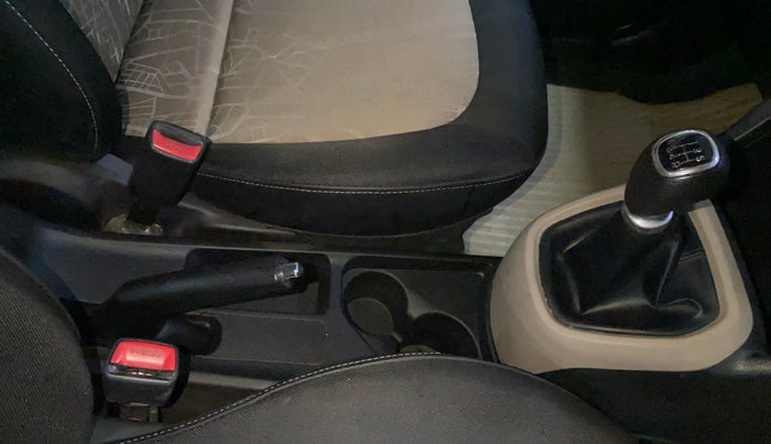 2016 Hyundai Grand i10 ASTA (O) 1.2 KAPPA VTVT, Petrol, Manual, 72,602 km, Gear Lever