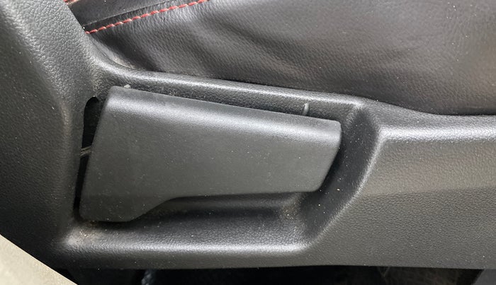 2019 Renault TRIBER RXZ, Petrol, Manual, 58,668 km, Driver Side Adjustment Panel