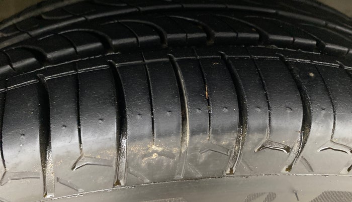 2019 Renault TRIBER RXZ, Petrol, Manual, 58,668 km, Right Front Tyre Tread