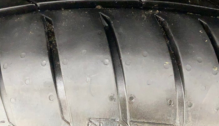 2020 Tata NEXON XZA PLUS (O) PETROL, Petrol, Automatic, 58,060 km, Right Rear Tyre Tread