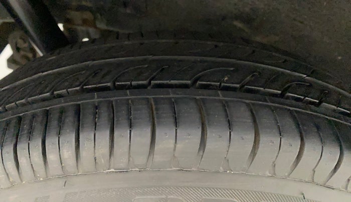 2013 Maruti Wagon R 1.0 LXI CNG, CNG, Manual, 1,04,404 km, Right Rear Tyre Tread