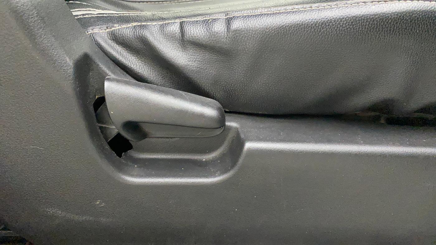 2013 Maruti Wagon R 1.0 LXI CNG, CNG, Manual, 1,04,404 km, Driver Side Adjustment Panel