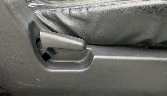 2013 Maruti Wagon R 1.0 LXI CNG, CNG, Manual, 1,04,404 km, Driver Side Adjustment Panel