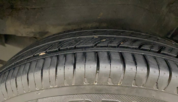 2013 Maruti Wagon R 1.0 LXI CNG, CNG, Manual, 1,04,404 km, Left Rear Tyre Tread