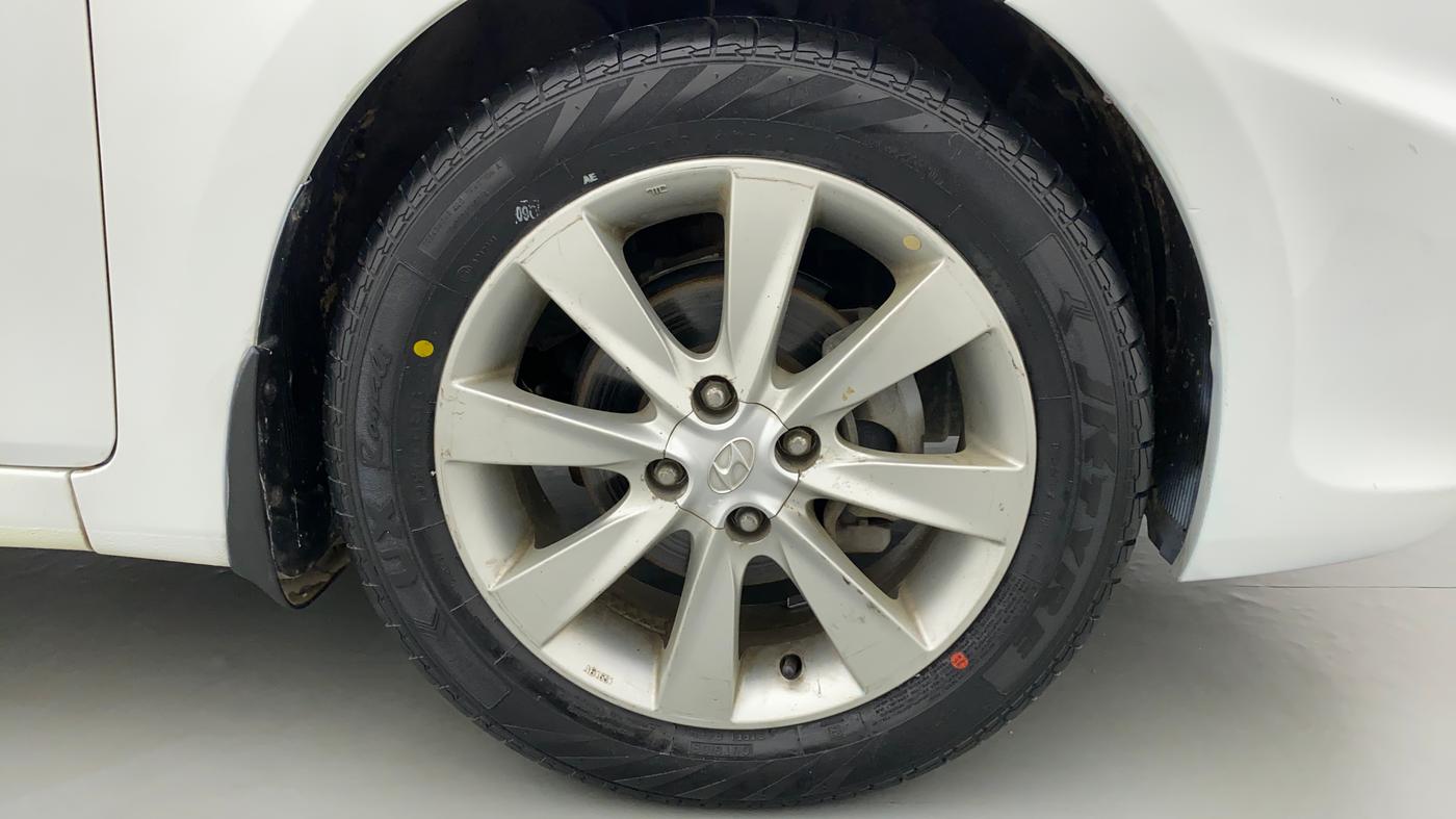 2013 Hyundai Verna FLUIDIC 1.6 SX VTVT OPT, Petrol, Manual, 48,596 km, Right Front Wheel