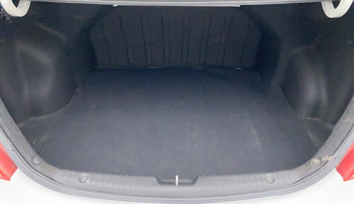 2013 Hyundai Verna FLUIDIC 1.6 SX VTVT OPT, Petrol, Manual, 48,596 km, Boot Inside