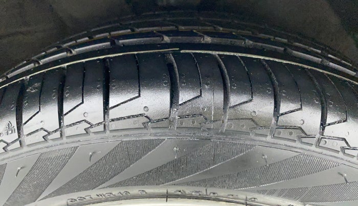2013 Hyundai Verna FLUIDIC 1.6 SX VTVT OPT, Petrol, Manual, 48,596 km, Right Front Tyre Tread