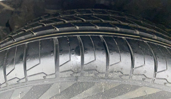 2013 Hyundai Verna FLUIDIC 1.6 SX VTVT OPT, Petrol, Manual, 48,596 km, Left Front Tyre Tread