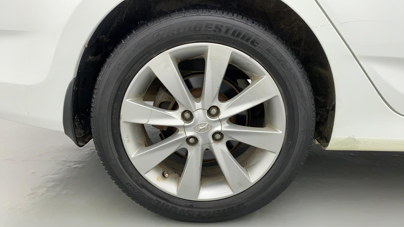2013 Hyundai Verna FLUIDIC 1.6 SX VTVT OPT, Petrol, Manual, 48,596 km, Right Rear Wheel