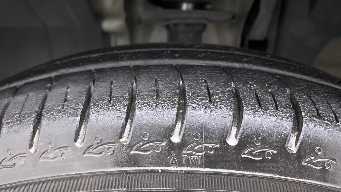 2020 Renault TRIBER RXT AMT, Petrol, Automatic, 21,687 km, Left Front Tyre Tread