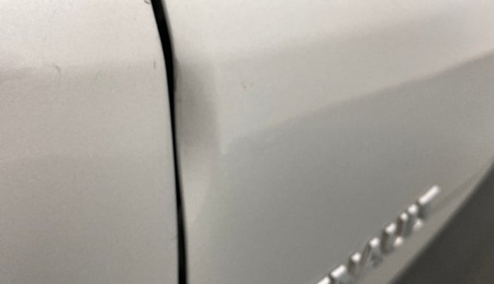 2020 Renault TRIBER RXT AMT, Petrol, Automatic, 21,687 km, Dicky (Boot door) - Minor scratches