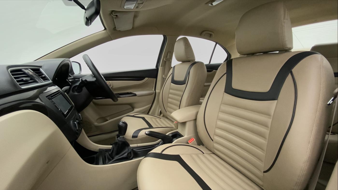 2015 Maruti Ciaz VXI, Petrol, Manual, 44,283 km, Right Side Front Door Cabin