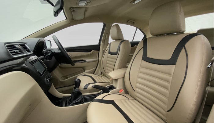2015 Maruti Ciaz VXI, Petrol, Manual, 44,283 km, Right Side Front Door Cabin