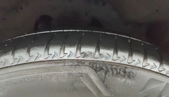 2019 Tata Hexa XTA 4X2 7 STR, Diesel, Automatic, 46,801 km, Left Front Tyre Tread