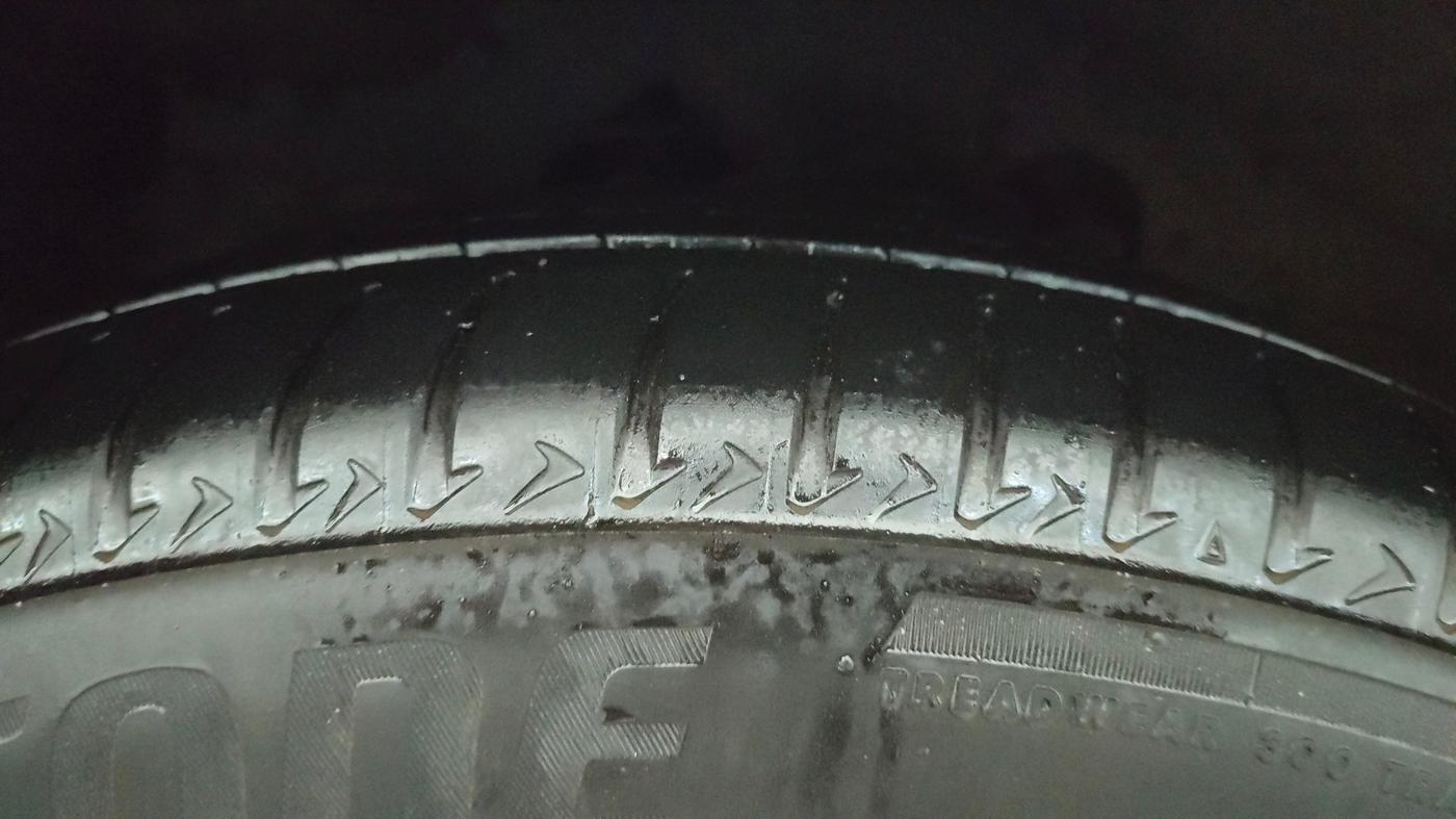 2019 Tata Hexa XTA 4X2 7 STR, Diesel, Automatic, 46,607 km, Right Front Tyre Tread