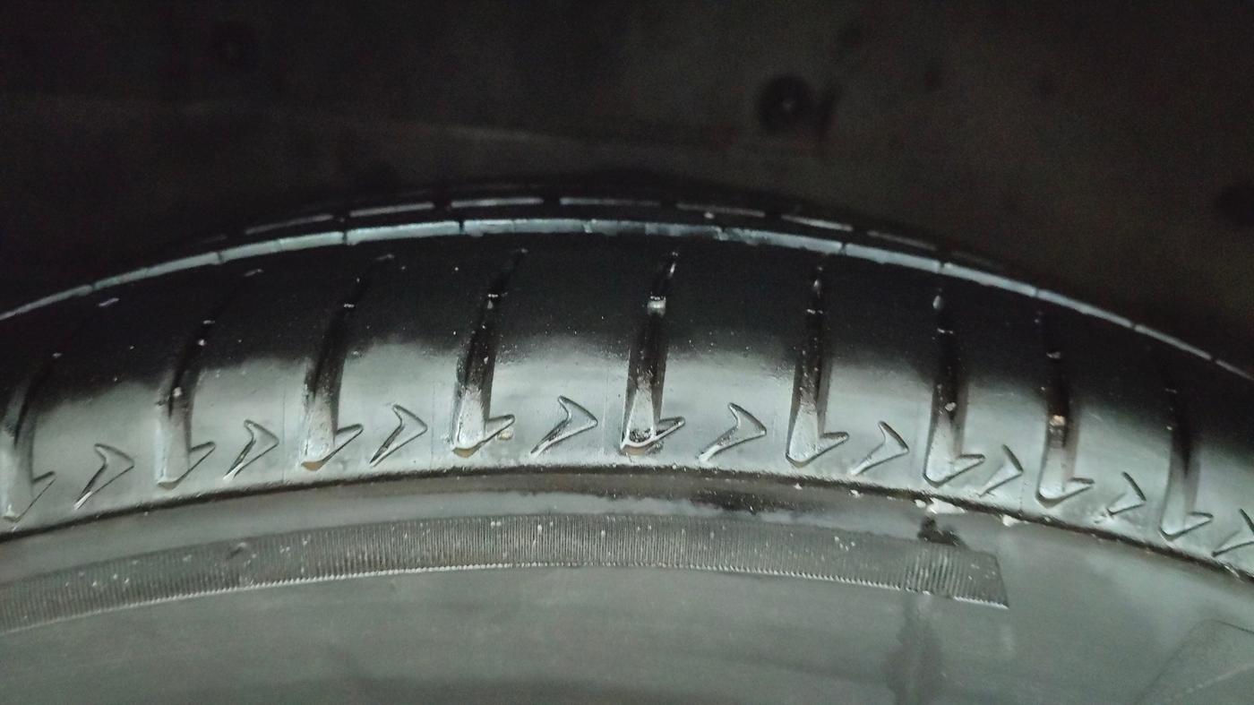2019 Tata Hexa XTA 4X2 7 STR, Diesel, Automatic, 46,607 km, Right Rear Tyre Tread