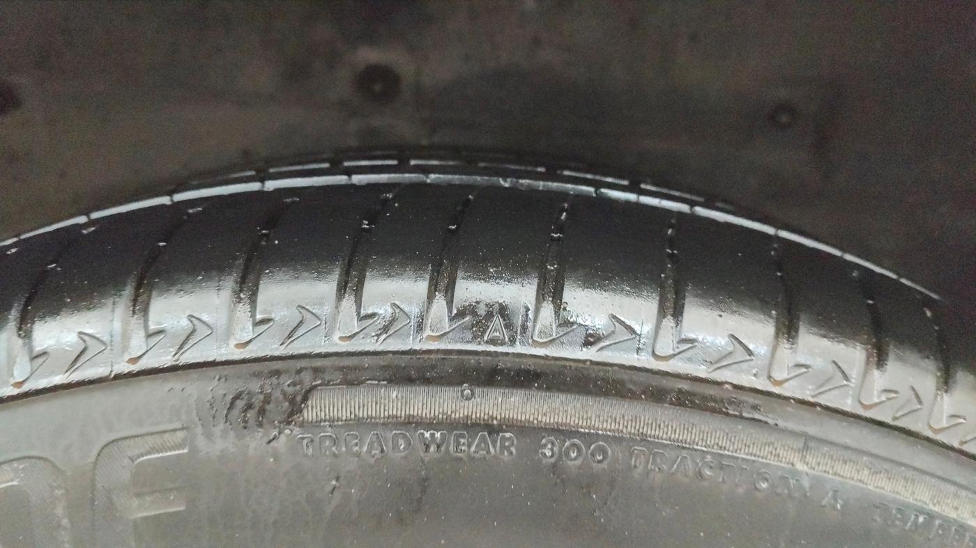 2019 Tata Hexa XTA 4X2 7 STR, Diesel, Automatic, 46,607 km, Left Rear Tyre Tread
