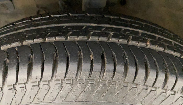 2016 Maruti Swift VXI, Petrol, Manual, 11,290 km, Left Front Tyre Tread