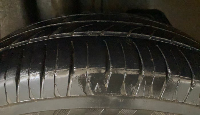 2016 Ford Figo Aspire TITANIUM 1.2 PETROL, Petrol, Manual, 88,433 km, Right Rear Tyre Tread