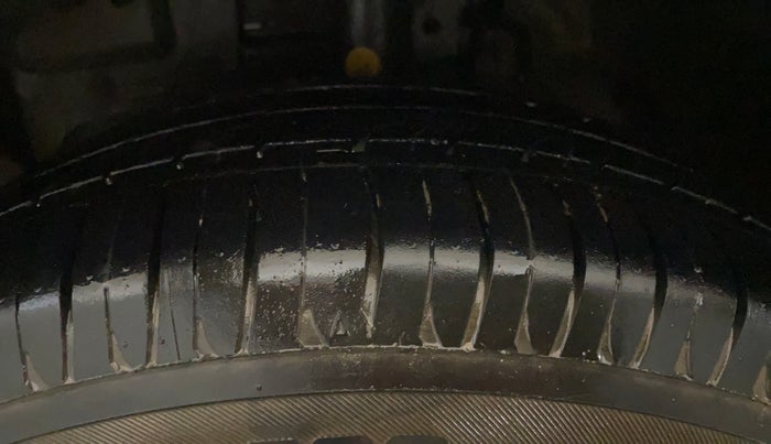 2016 Ford Figo Aspire TITANIUM 1.2 PETROL, Petrol, Manual, 88,433 km, Left Front Tyre Tread