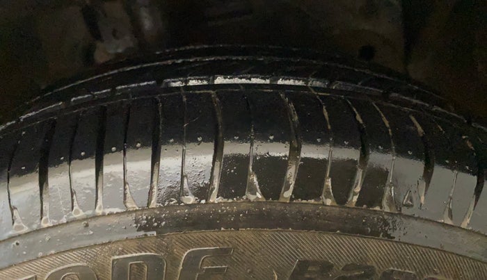 2016 Ford Figo Aspire TITANIUM 1.2 PETROL, Petrol, Manual, 88,433 km, Right Front Tyre Tread