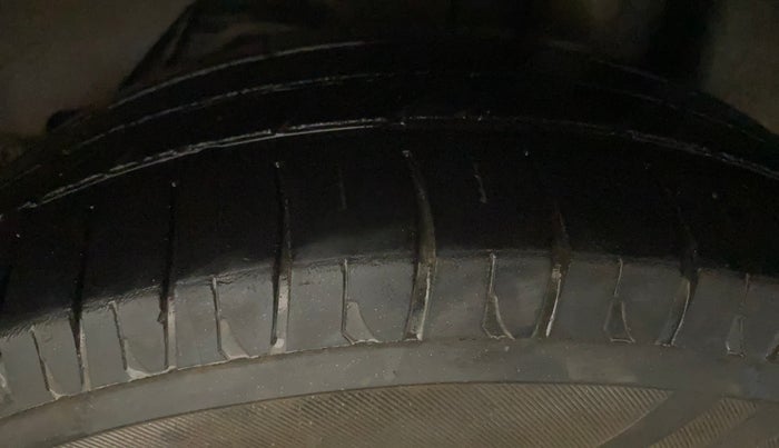 2016 Ford Figo Aspire TITANIUM 1.2 PETROL, Petrol, Manual, 88,433 km, Left Rear Tyre Tread