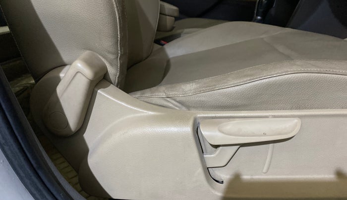 2016 Volkswagen Vento HIGHLINE PETROL AT, Petrol, Automatic, 1,14,318 km, Driver Side Adjustment Panel