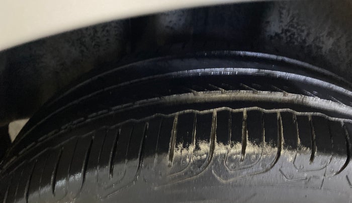 2016 Volkswagen Vento HIGHLINE PETROL AT, Petrol, Automatic, 1,14,318 km, Right Rear Tyre Tread