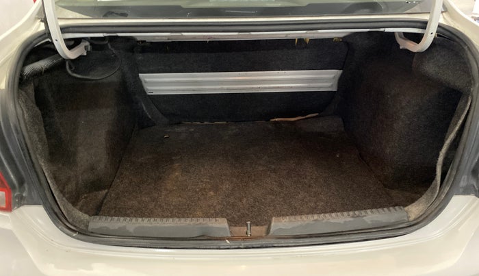 2016 Volkswagen Vento HIGHLINE PETROL AT, Petrol, Automatic, 1,14,318 km, Boot Inside