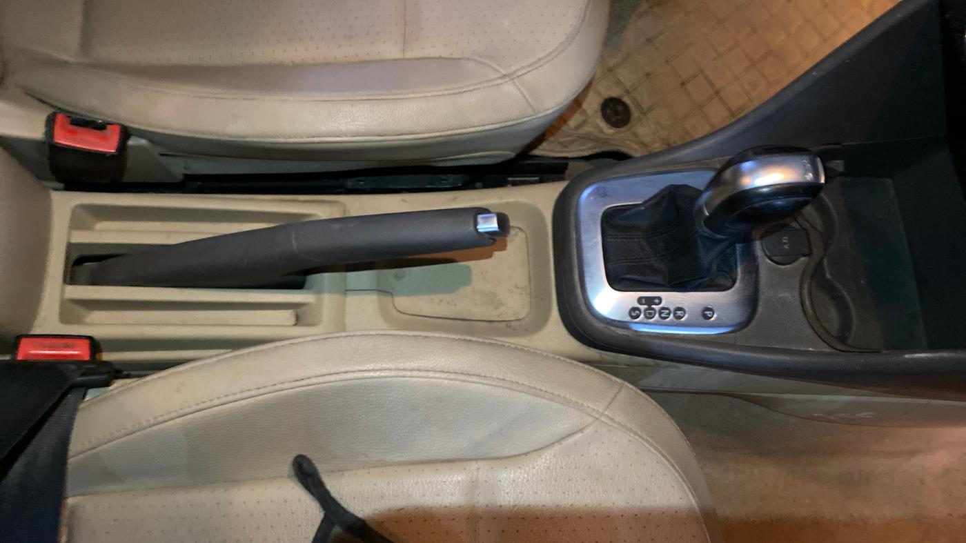 2016 Volkswagen Vento HIGHLINE PETROL AT, Petrol, Automatic, 1,14,318 km, Gear Lever