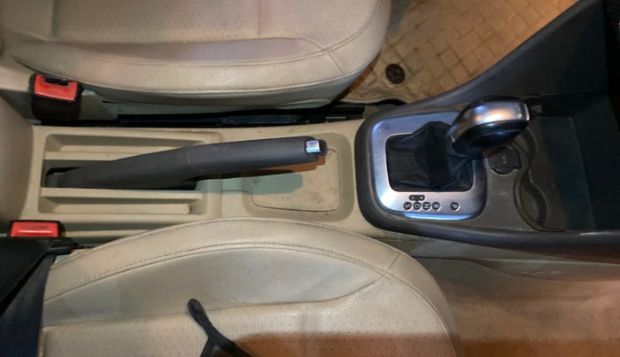 2016 Volkswagen Vento HIGHLINE PETROL AT, Petrol, Automatic, 1,14,318 km, Gear Lever