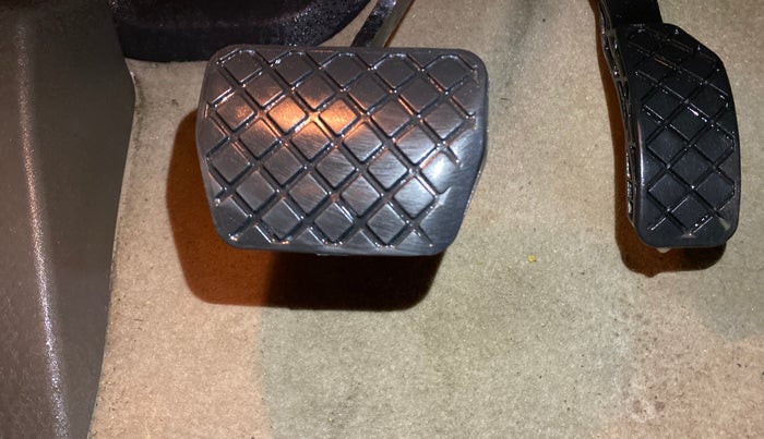 2016 Volkswagen Vento HIGHLINE PETROL AT, Petrol, Automatic, 1,14,318 km, Pedals