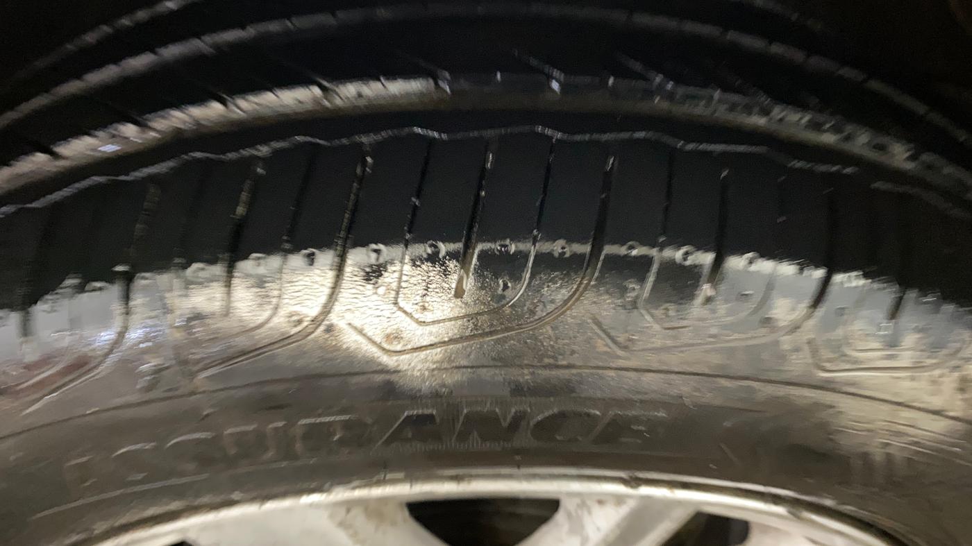 2016 Volkswagen Vento HIGHLINE PETROL AT, Petrol, Automatic, 1,14,318 km, Left Front Tyre Tread
